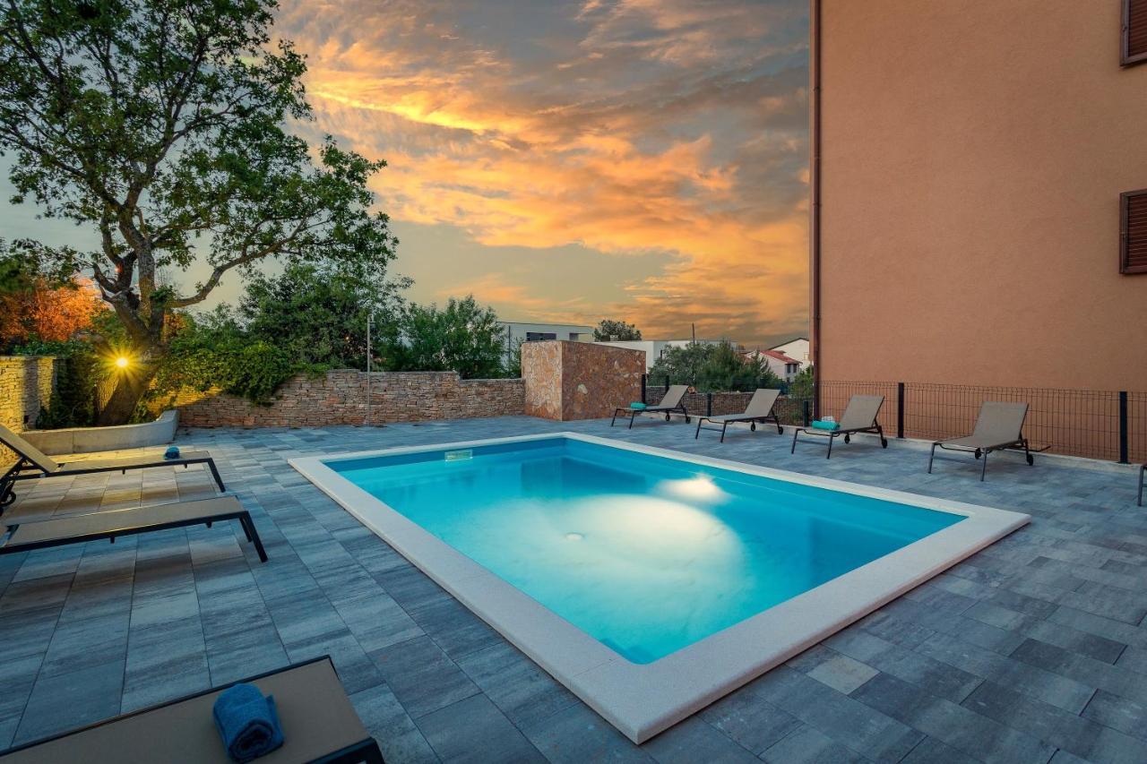 Apartments Cesare With Shared Pool Ližnjan Exteriér fotografie