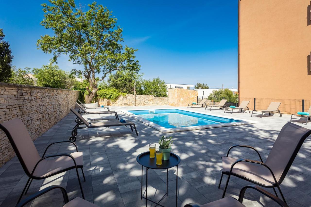 Apartments Cesare With Shared Pool Ližnjan Exteriér fotografie