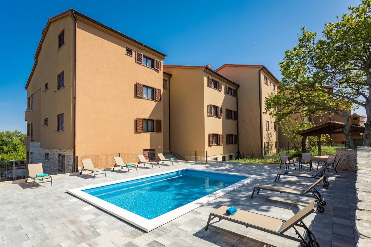 Apartments Cesare With Shared Pool Ližnjan Exteriér fotografie
