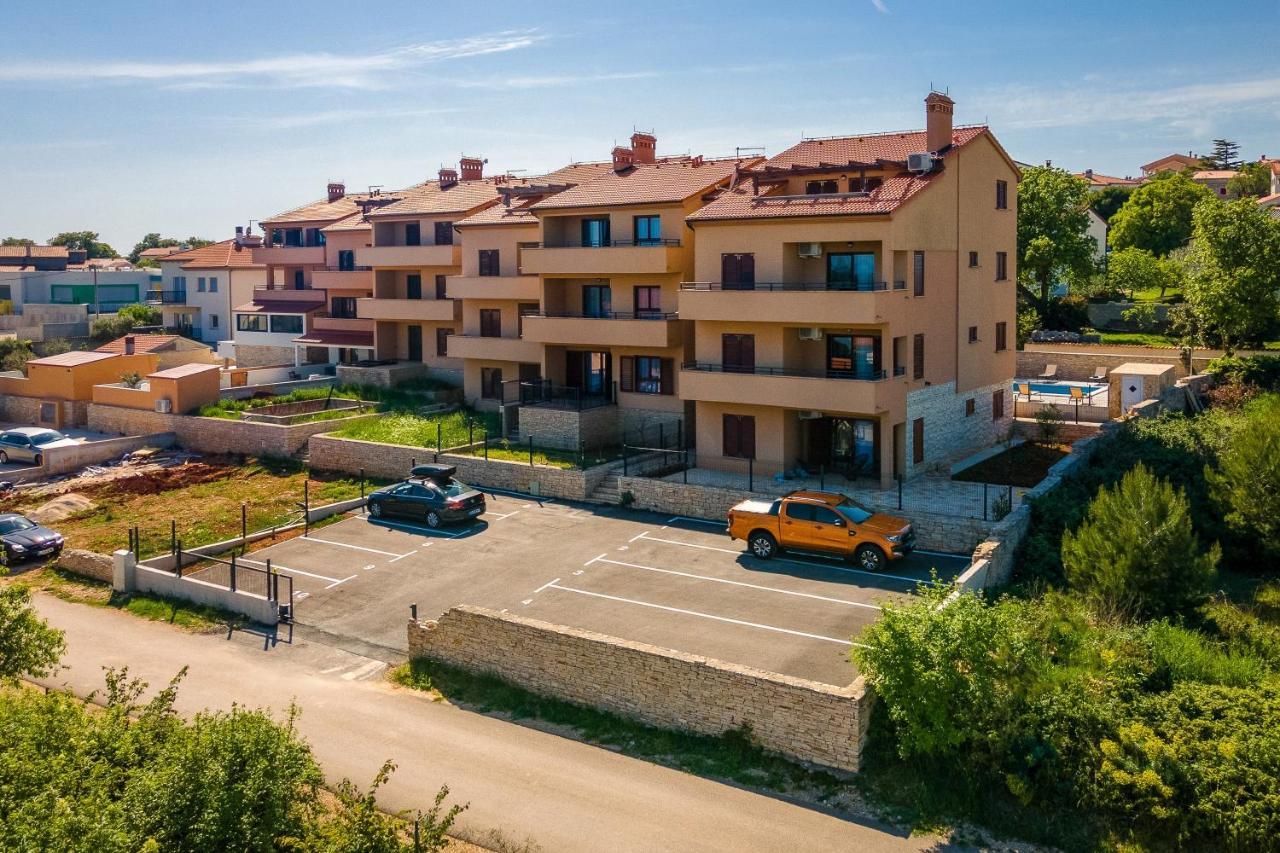 Apartments Cesare With Shared Pool Ližnjan Exteriér fotografie