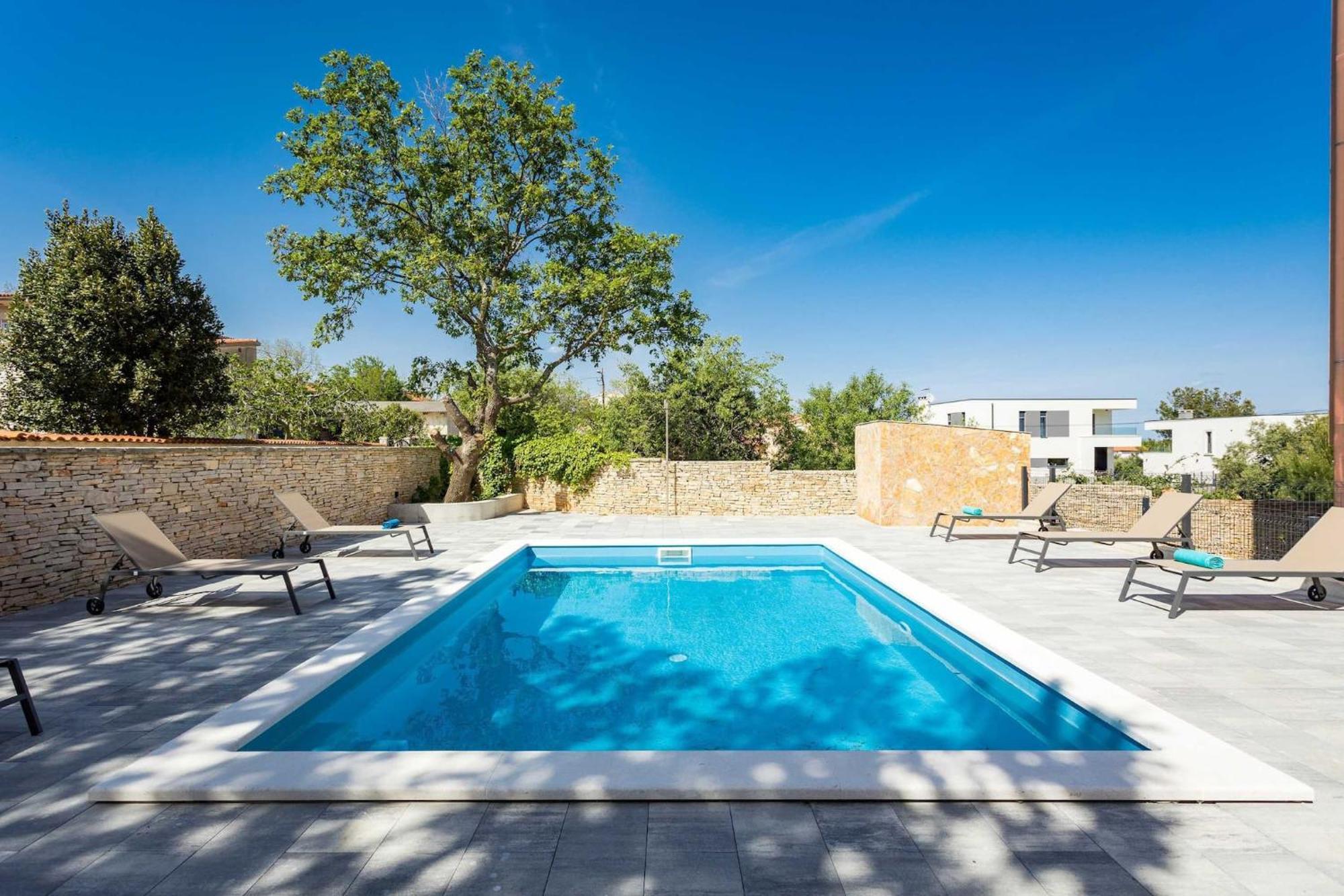 Apartments Cesare With Shared Pool Ližnjan Exteriér fotografie
