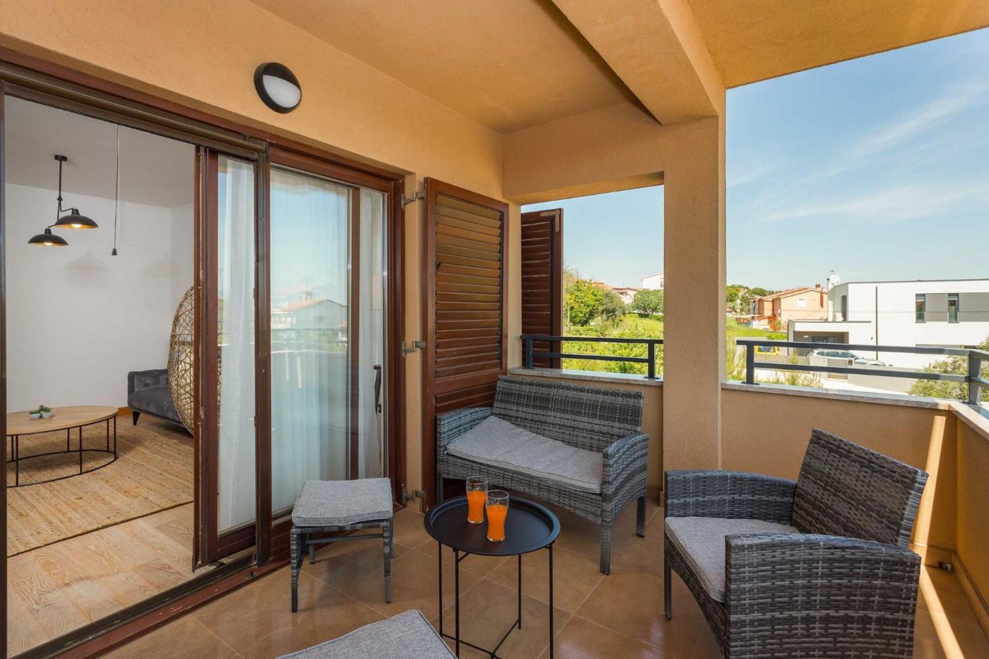 Apartments Cesare With Shared Pool Ližnjan Exteriér fotografie
