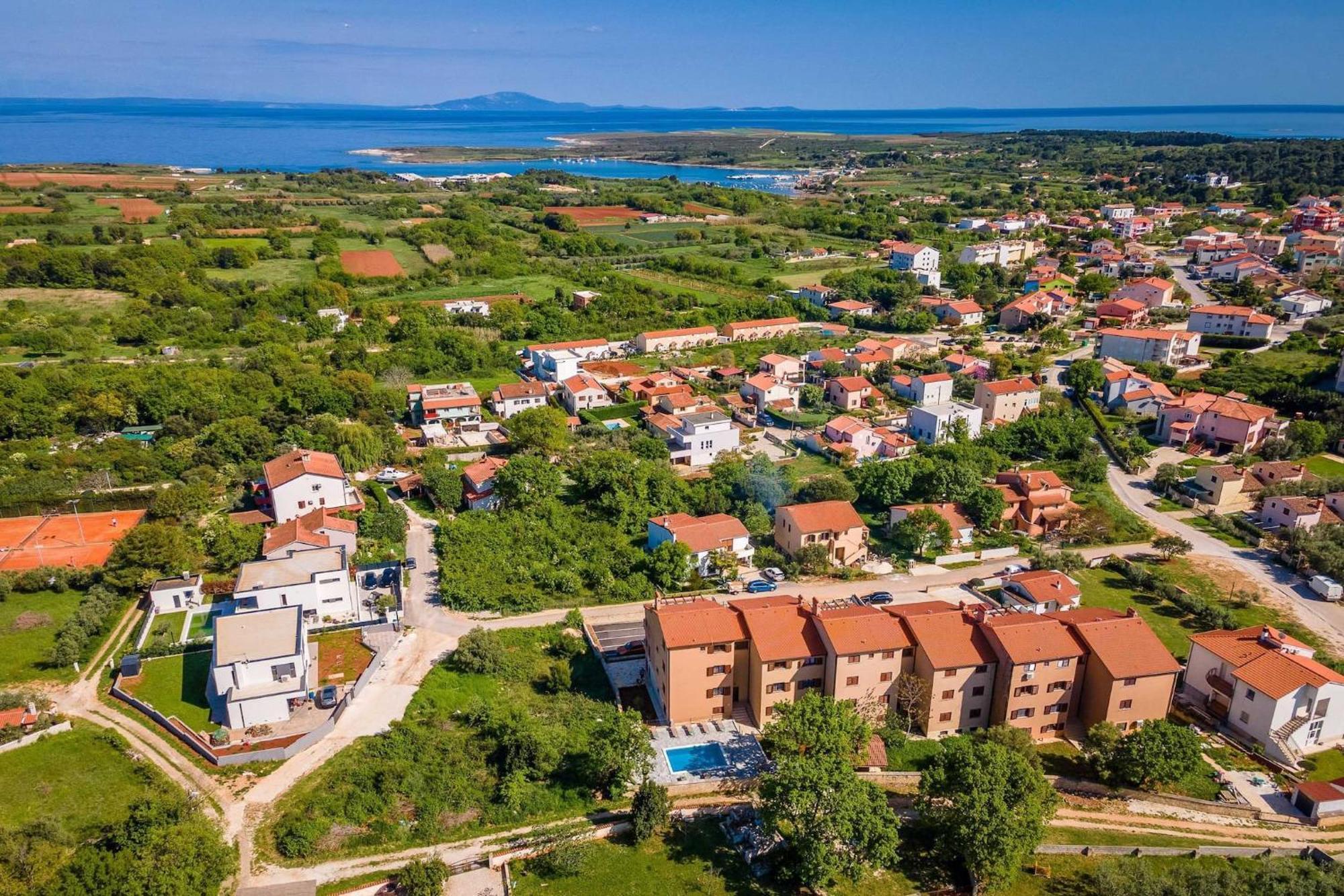 Apartments Cesare With Shared Pool Ližnjan Exteriér fotografie